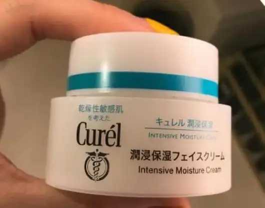 面霜粘腻正常吗?面霜变稀了还能用吗 面霜粘腻正常吗?面霜变稀了还能用吗