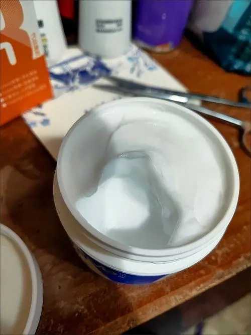 面霜看似猪油一样能用吗 面霜看似猪油一样能用吗