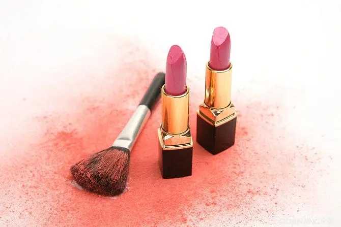 口红淡一点的颜色是什么颜色 口红淡一点的颜色是什么颜色