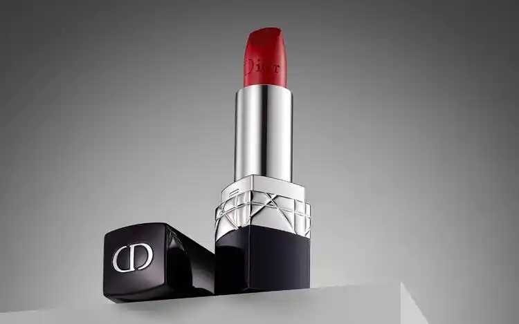 口红用卸妆水还是洗面奶？卸口红的最好方式