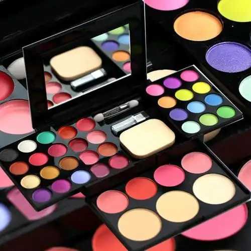 画一个淡妆需要用到哪些化妆品