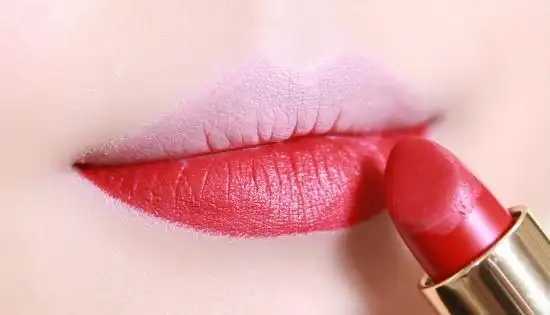 复古红口红显黑还是显白 复古红口红显黑还是显白