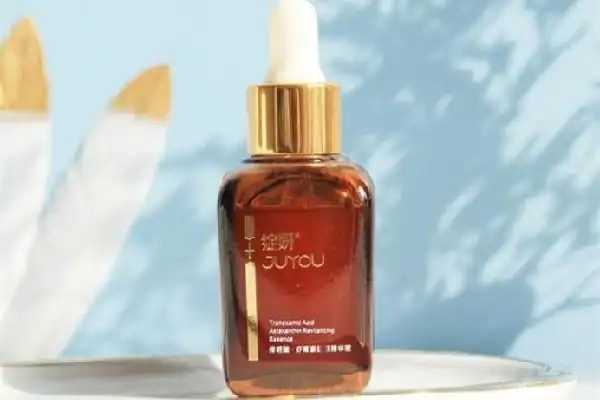 如何挑选针对油性皮肤的精华液？