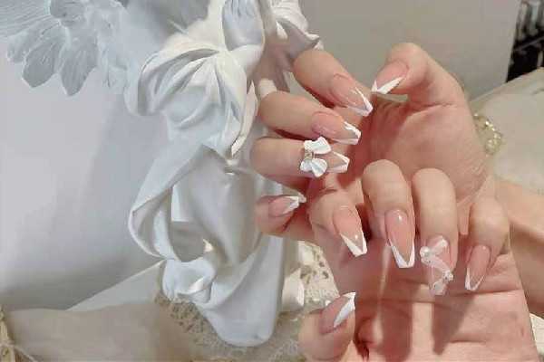 穿戴甲要大一点还是小一点