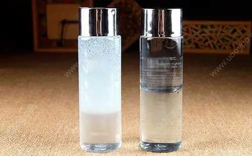 美白爽肤水是白天用还是晚上用好