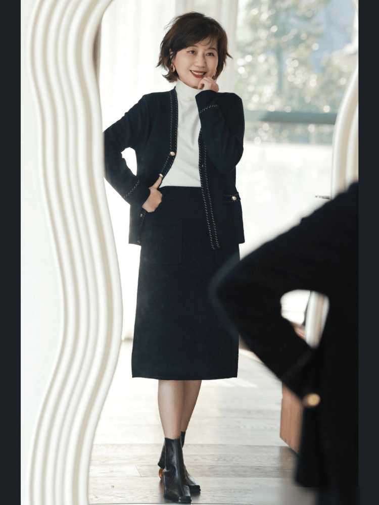 这才是最适合中年女人的打扮：短上衣+膝下裙，年轻好几岁 