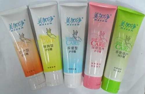 可以在手上涂抹过量的护手霜吗？护手霜的正确使用方法