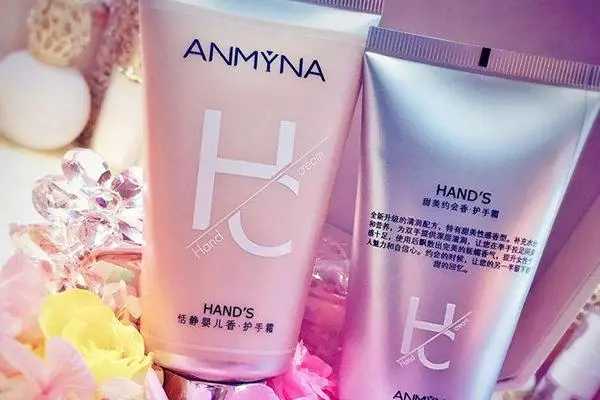 可以在护手霜之后涂指甲油吗？