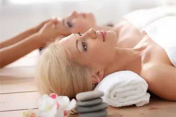 用肌底液后皮肤变得油腻是怎么回事