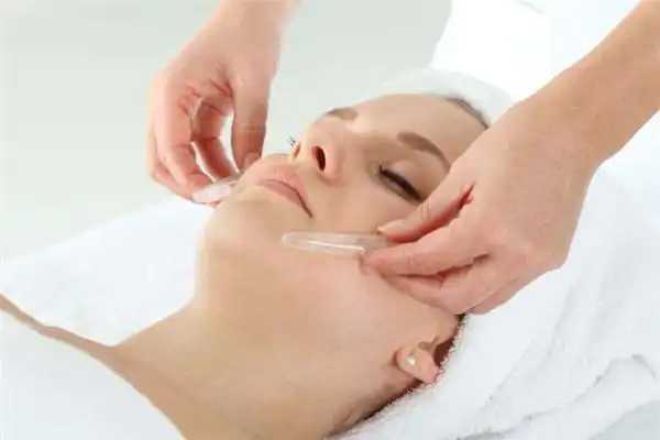 可以用完肌底液后直接用防晒霜吗 可以用完肌底液后直接用防晒霜吗