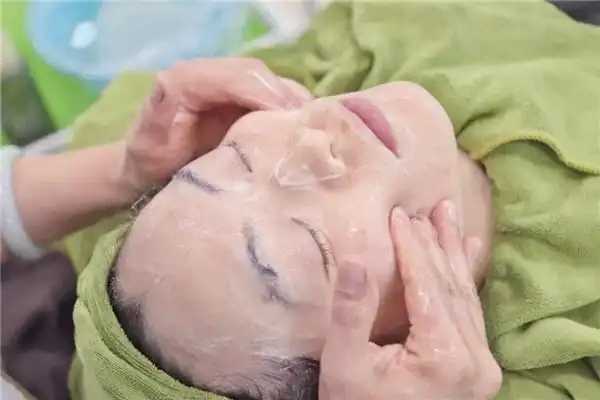 如何选择适合自己的唇膜 如何选择适合自己的唇膜