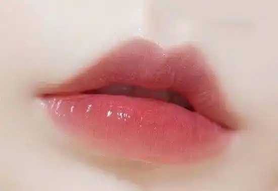 保湿唇膜怎么用 保湿唇膜怎么用