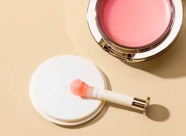 唇膜有味道吗?唇膜的味道会不会对嘴唇有刺激 唇膜有味道吗?唇膜的味道会不会对嘴唇有刺激