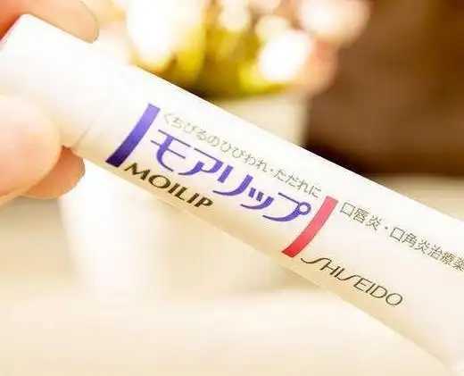 使用唇膜后需要涂润唇膏吗 使用唇膜后需要涂润唇膏吗