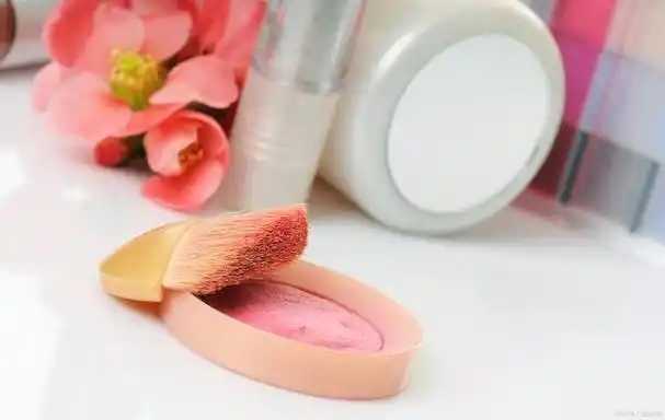 唇膜可以淡化黑色素吗 唇膜可以淡化黑色素吗