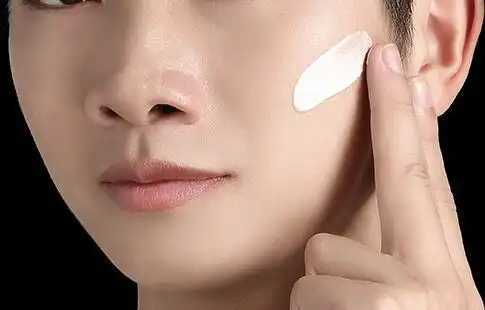 素颜霜用在防晒霜前还是后 素颜霜用在防晒霜前还是后