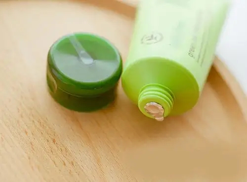 洁面胶主要涂在哪个部位