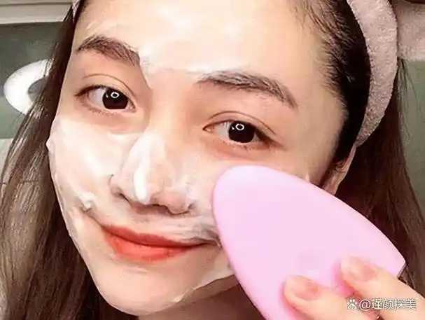 用什么洗脸可以变白 用什么洗脸可以变白