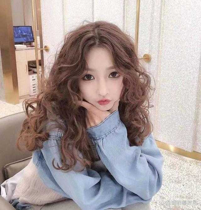 显年轻的卷发发型有哪些推荐 显年轻的卷发发型有哪些推荐