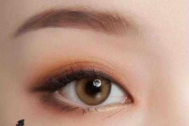 眼妆怎么画显得眼睛大?九种小眼变大眼画法教给你 眼妆怎么画显得眼睛大?九种小眼变大眼画法教给你