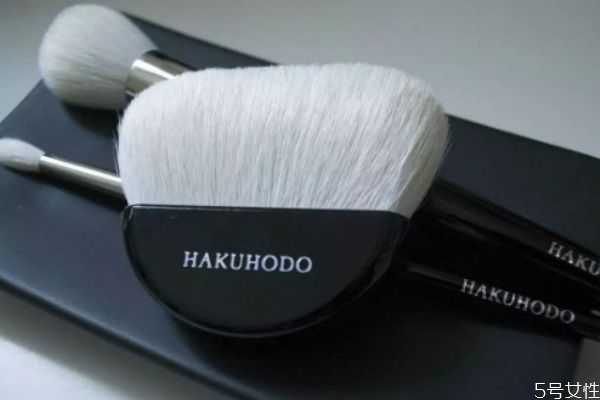 化妆刷没有清洗剂该用什么洗 化妆刷用沐浴露洗可以吗