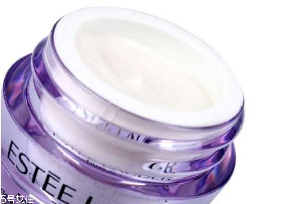 眼霜如何购买 使用眼霜的好处