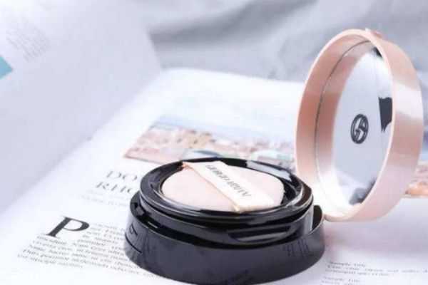 阿玛尼气垫粉色和红色有什么区别 阿玛尼气垫区别