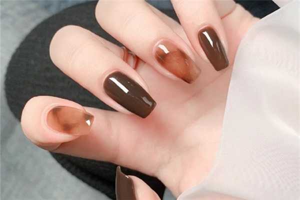 美甲做延长好还是做甲片好 美甲做延长好还是做甲片好