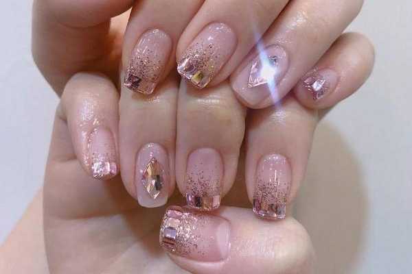 精致漂亮新年美甲图片 好运时髦新年美甲 精致漂亮新年美甲图片 好运时髦新年美甲