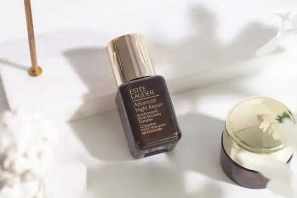 雅诗兰黛小棕瓶精华液使用方法