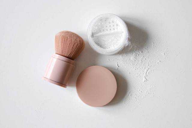 散粉和粉饼哪个更好用 