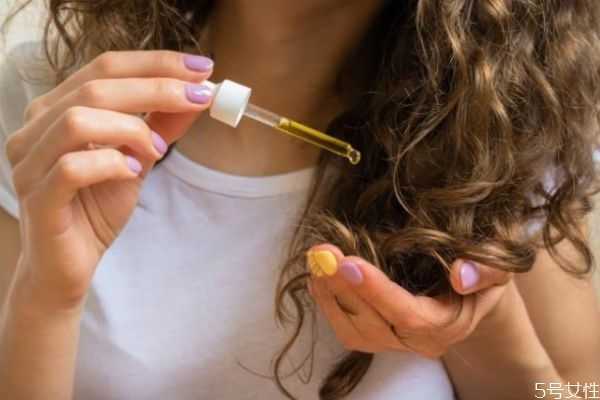 染发剂为什么要两种配比？不能弄成一瓶吗