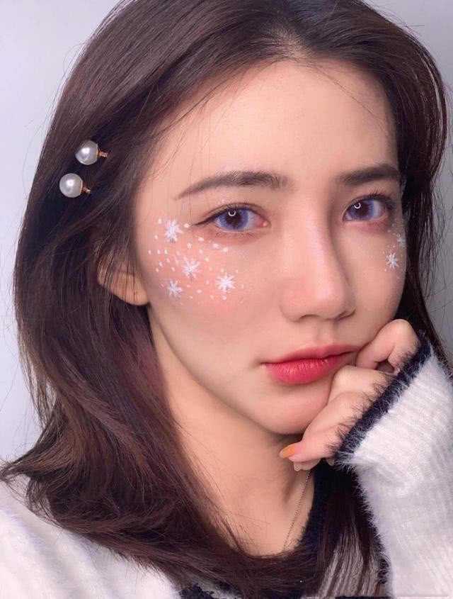 圣诞节画什么妆好看?圣诞节简单妆容画法 圣诞节画什么妆好看?圣诞节简单妆容画法