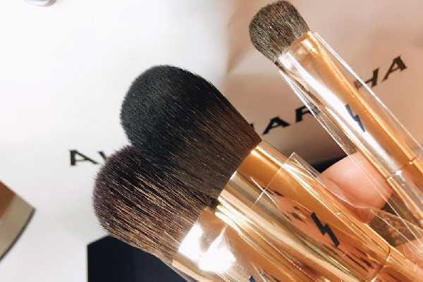 化妆刷可以用卸妆水清洗吗 化妆刷可以用卸妆水清洗吗