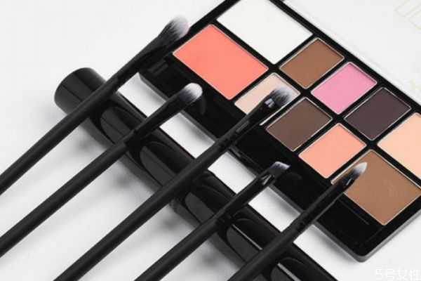 眼影刷用完都要洗吗？晕染刷和眼影刷的区别