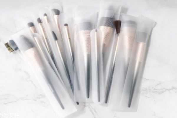化妆刷可以直接用吗？化妆刷使用步骤