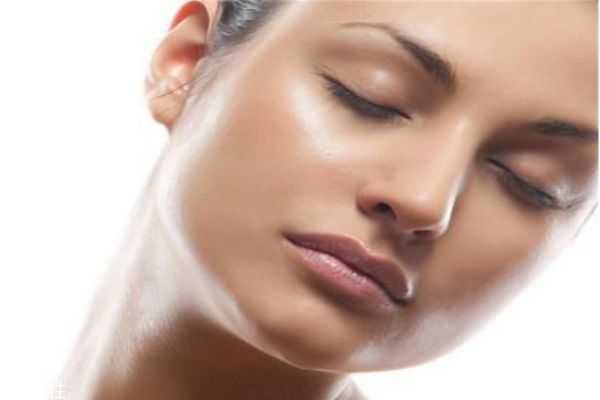 为什么皮肤爱出油