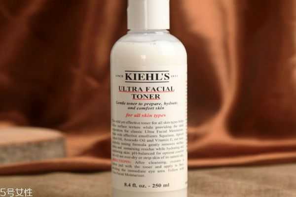 保湿水什么时候用