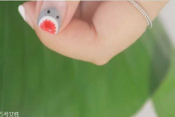 卡通手绘美甲怎么做？动物图案卡通美甲怎么做