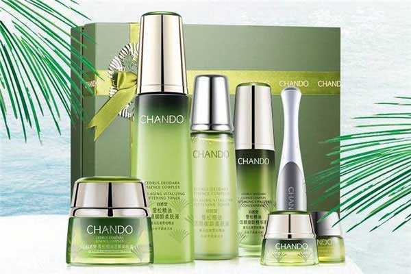 自然堂雪松精油御龄适合什么年龄？好用吗？