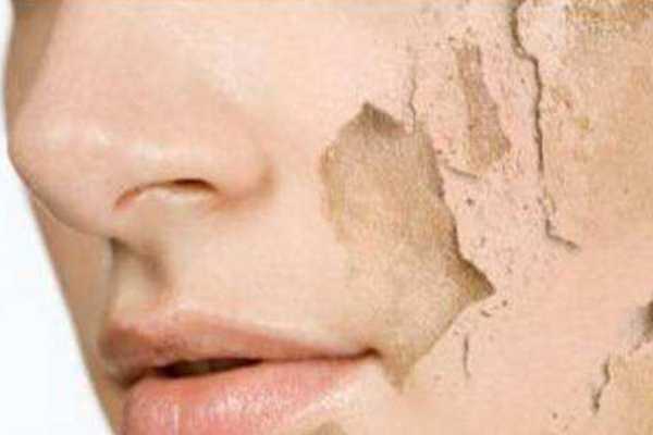 流金水颜色有点黄是怎么回事?流金水适合什么肤质的 流金水颜色有点黄是怎么回事?流金水适合什么肤质的