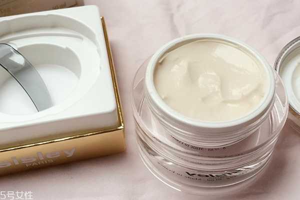 精华霜和精华液的区别