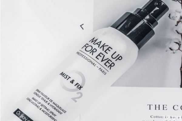 先用定妆水还是散粉?正确使用定妆喷雾步骤 先用定妆水还是散粉?正确使用定妆喷雾步骤