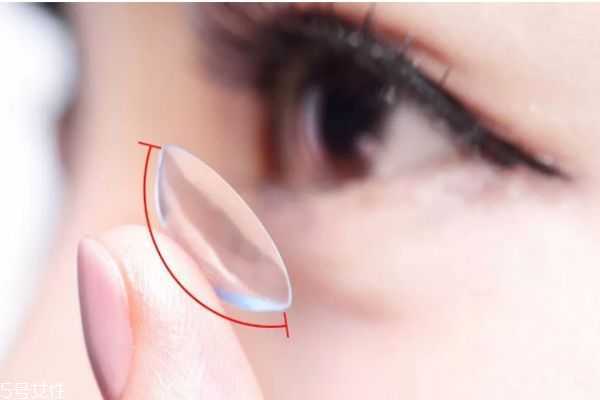 如何挑选隐形眼镜？初学者怎么戴隐形眼镜