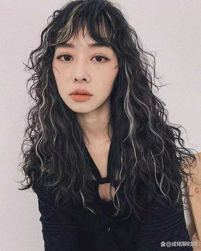 长脸女生适合什么样的刘海发型