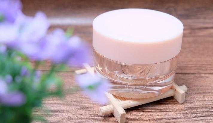 素颜霜能遮住脸上的斑和毛孔吗 素颜霜能遮住脸上的斑和毛孔吗