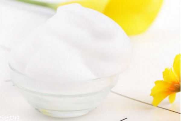 洁面慕斯是洗面奶吗 洁面慕斯与洗面奶的区别