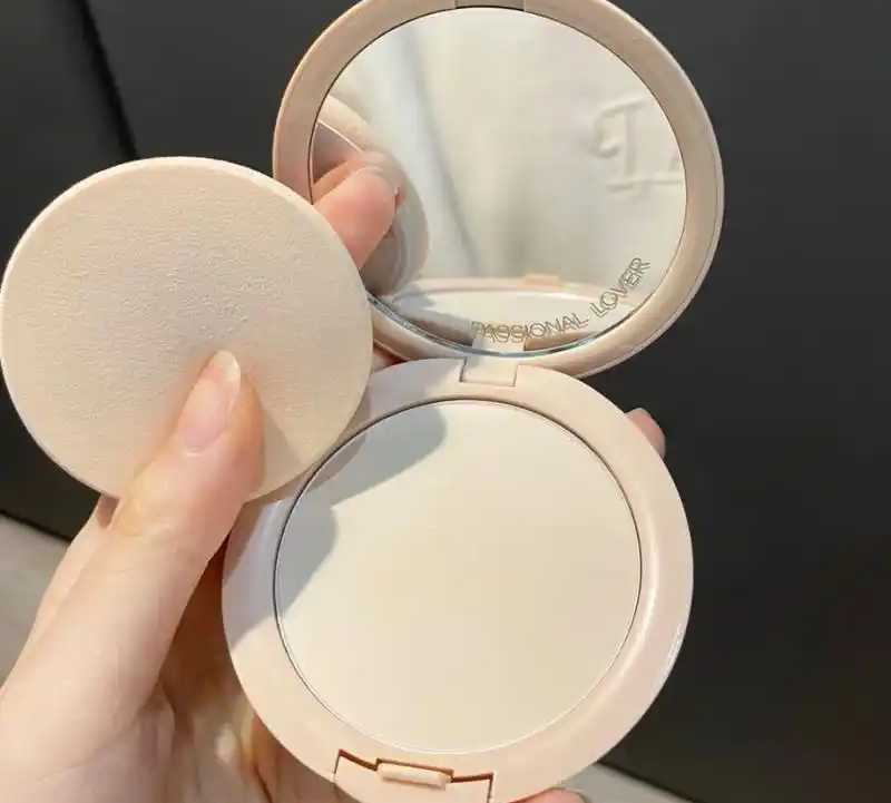 使用粉饼后需要卸妆吗？使用粉饼后不卸妆会怎样