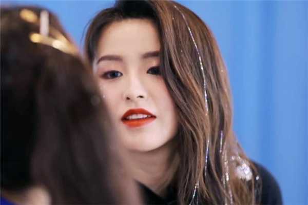 阿玛尼205是什么颜色？阿玛尼205和405哪个好看