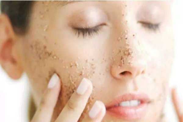 脸上经常去角质好吗